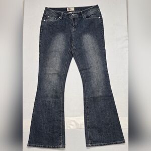 SO Jeans 13 Average Bootcut Slight Flare Cotton Spandex 5 Pocket Zipper Fly